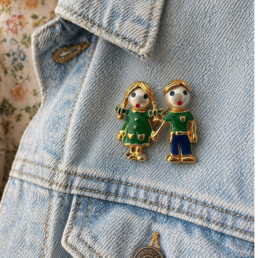 Vintage Couple Brooch Gold Enamel Figural Retro Novelty Kitsch Retro Charming
